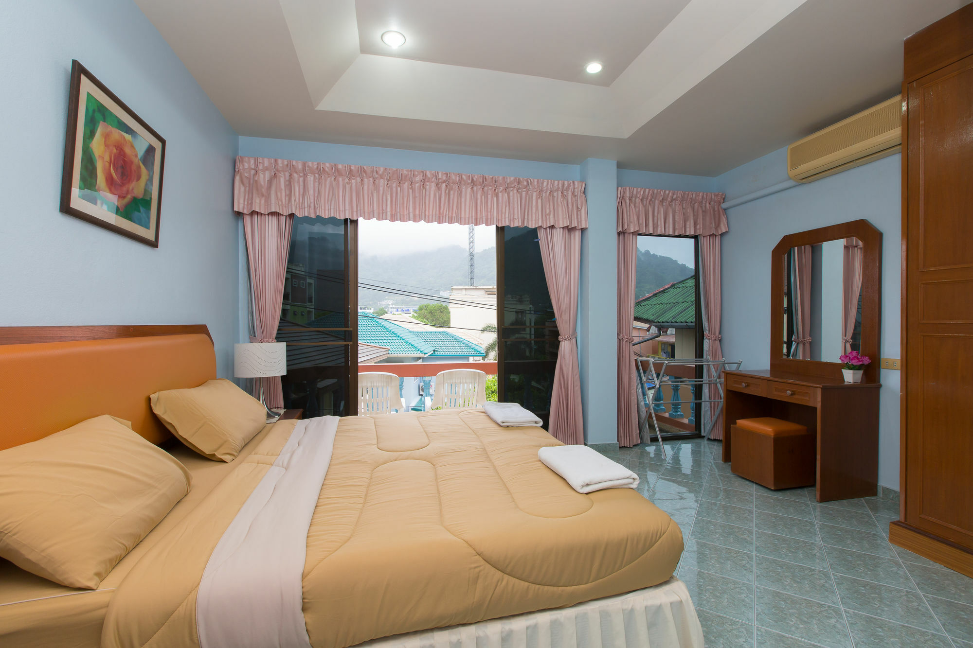Chusri Hotel Patong Exterior foto